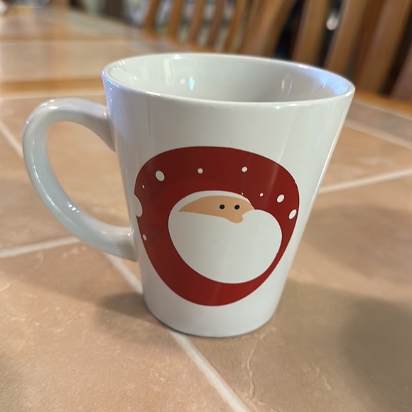 4 Christmas Cups - Picture 3 of 10